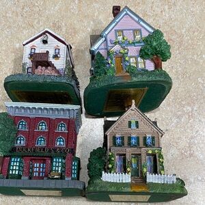 International Resourcing Services 2003 Lot 4 Collectible Miniature Town Houses